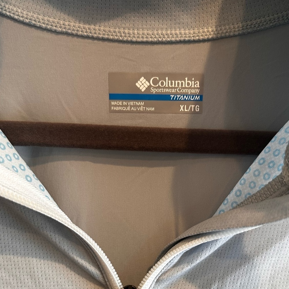 NWT Columbia 1/4 Zip - Picture 4 of 5
